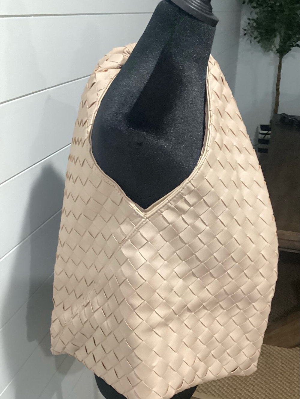 Moda Luxe Blush Woven Hobo Bag - Picture 4 of 7